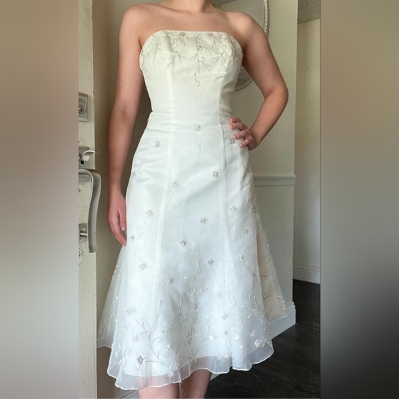 David's bridal Galina bridal gown - Picture 2 of 13